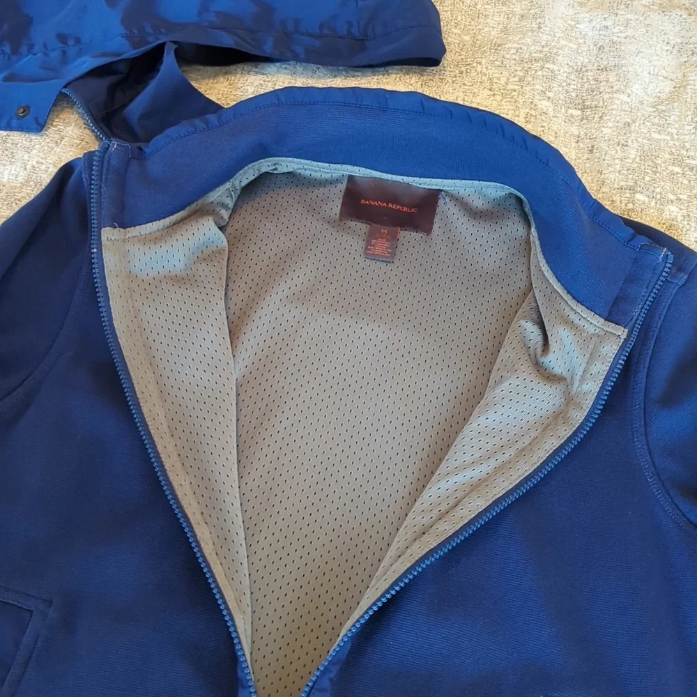 Water Resistant Banana Republic Breathable Jacket With Removable Hood - Picture 2 of 2